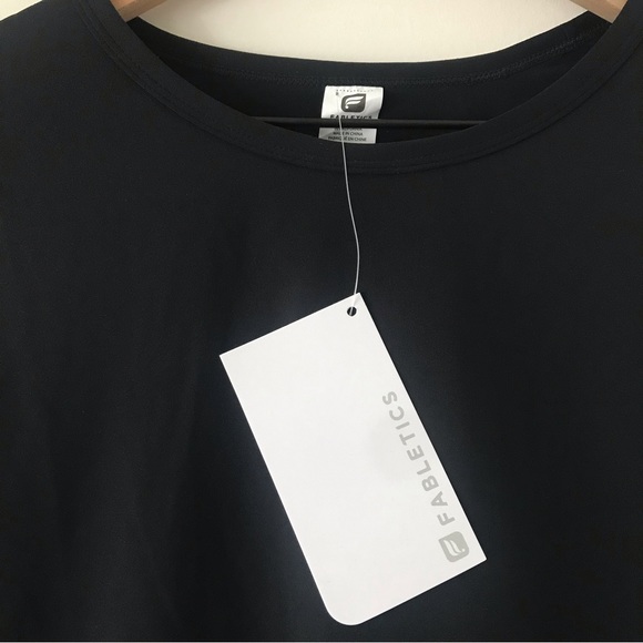 Fabletics Avery Black Long Sleeve Get It Twisted Crop Top - Size Medium - Picture 6 of 11